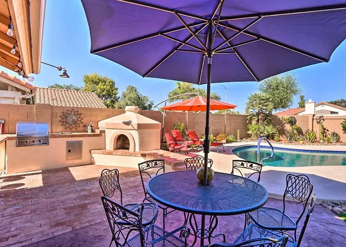 Pool, Putting Green, Fire Pit: Elegant Holiday home Peoria