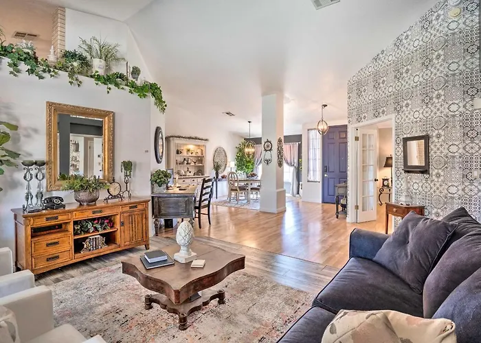 Holiday home Pool, Putting Green, Fire Pit: Elegant Peoria