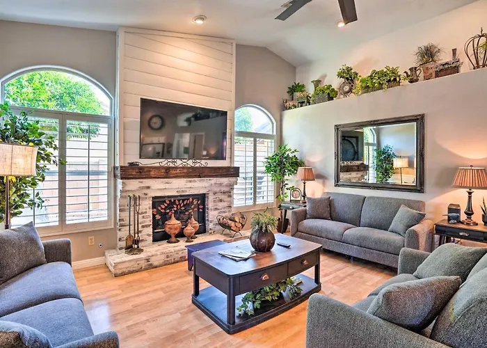 Holiday home Pool, Putting Green, Fire Pit: Elegant Peoria