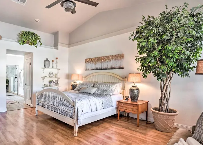 Holiday home Pool, Putting Green, Fire Pit: Elegant Peoria
