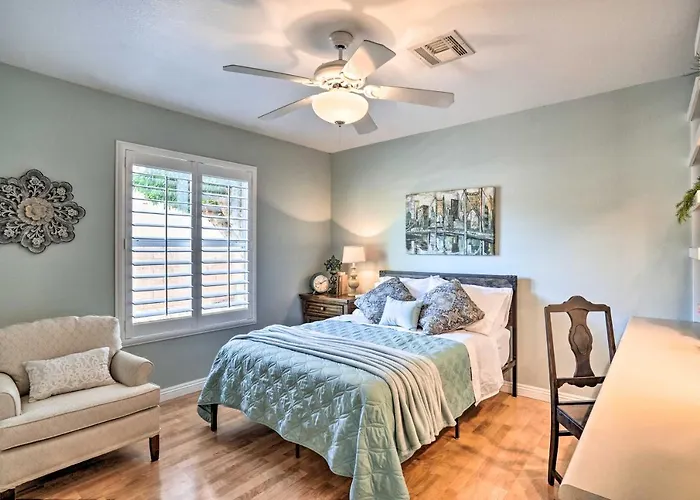 Pool, Putting Green, Fire Pit: Elegant Holiday home Peoria