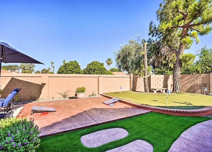 Pool, Putting Green, Fire Pit: Elegant Holiday home *